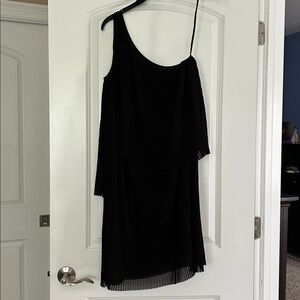 Michael Kors Black Pleated Asymmetrical One Shoulder Dress - M